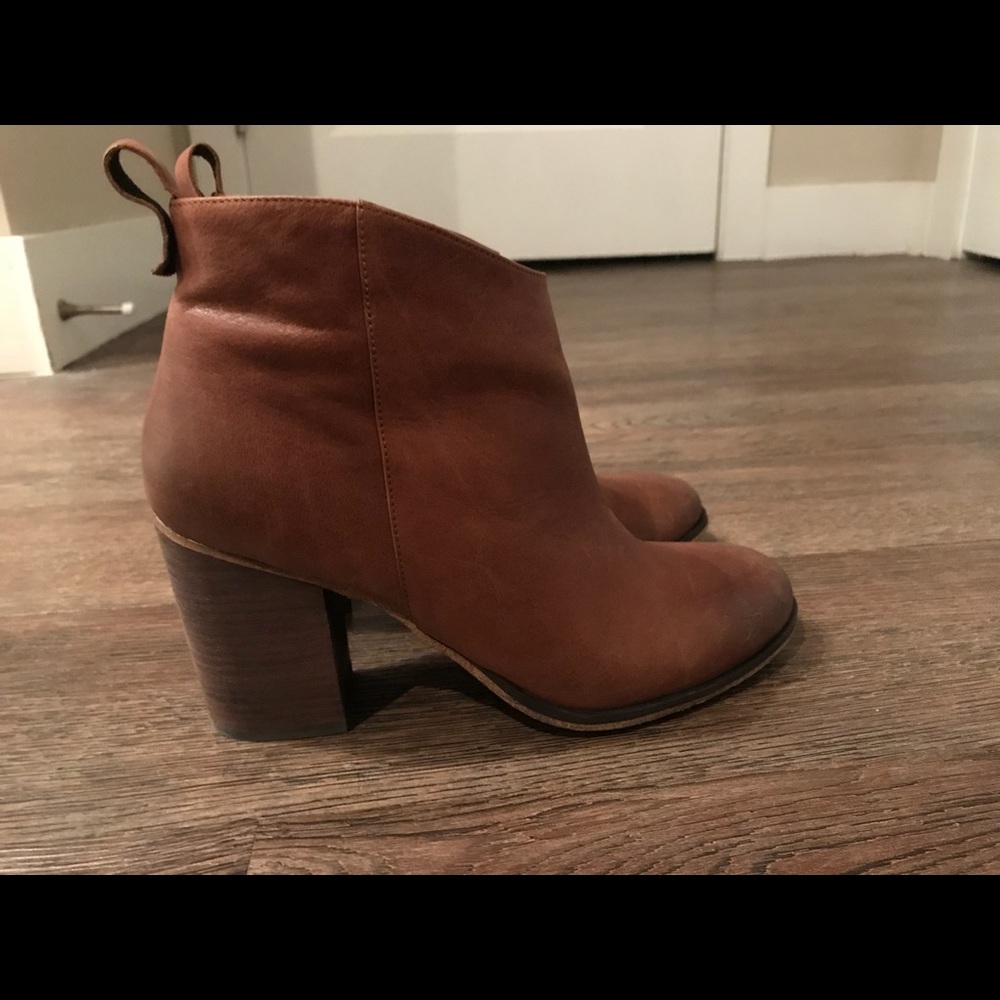 Adorable Brown Leather Booties!